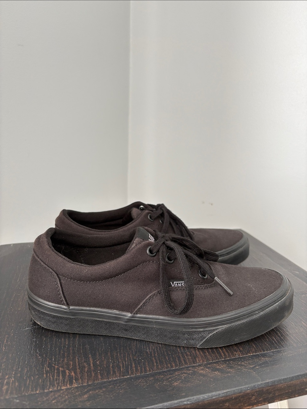 Vans Black Canvas Low-Profile Lace-Up Sneakers Size Women's 7.5